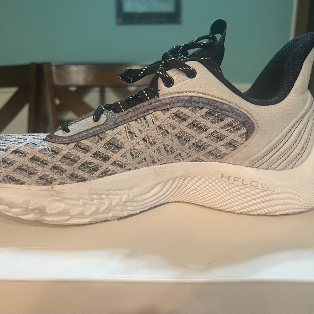 Under Armour Curry 9MM in Black and White